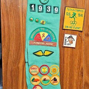 Girl scout sash 1980's with buttons and patches FREE SHIPPING